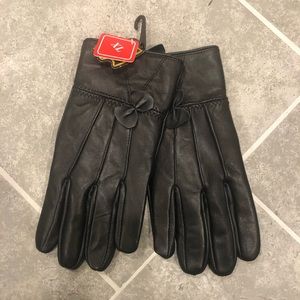 NWT Elegant Black Leather Gloves size XL with bow detail